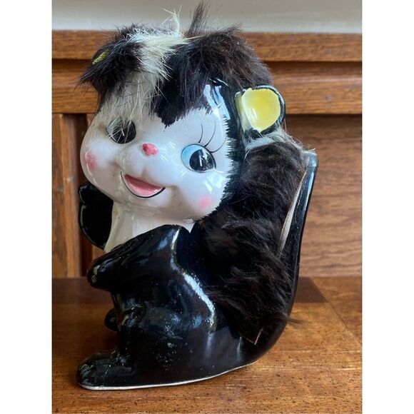 Vintage Phewie and Stinky Ceramic Skunk Bank with Fuzzy Fur Accents by Napco Jap - Picture 4 of 7